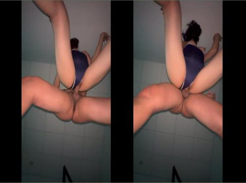 Tampilan jarak dekat dari injakannya seperti mesin jahit dalam pakaian renang