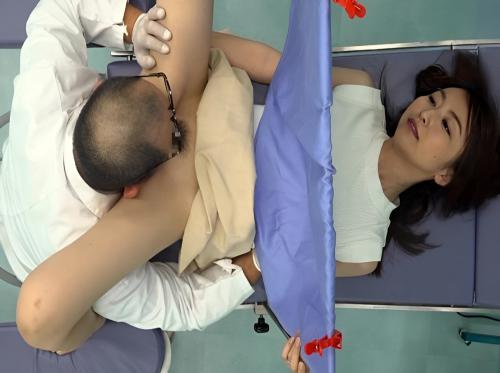 Adik perempuan cantik dan dokter kambing tua